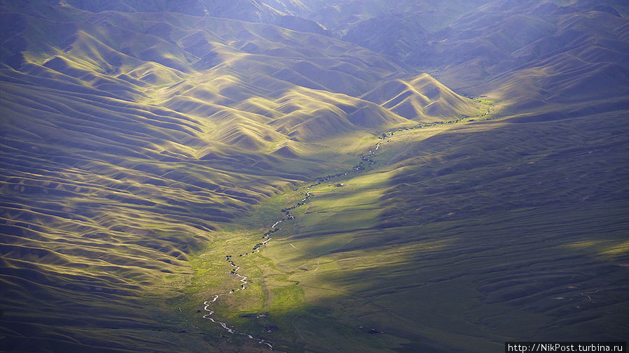 Долина реки Каракыстак. Киргизский хребет.
