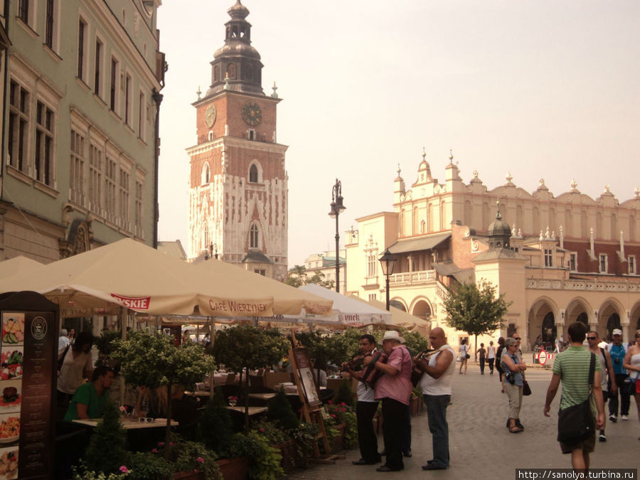 Сукенницы и Ратуша на краковском рынке Краков, Польша