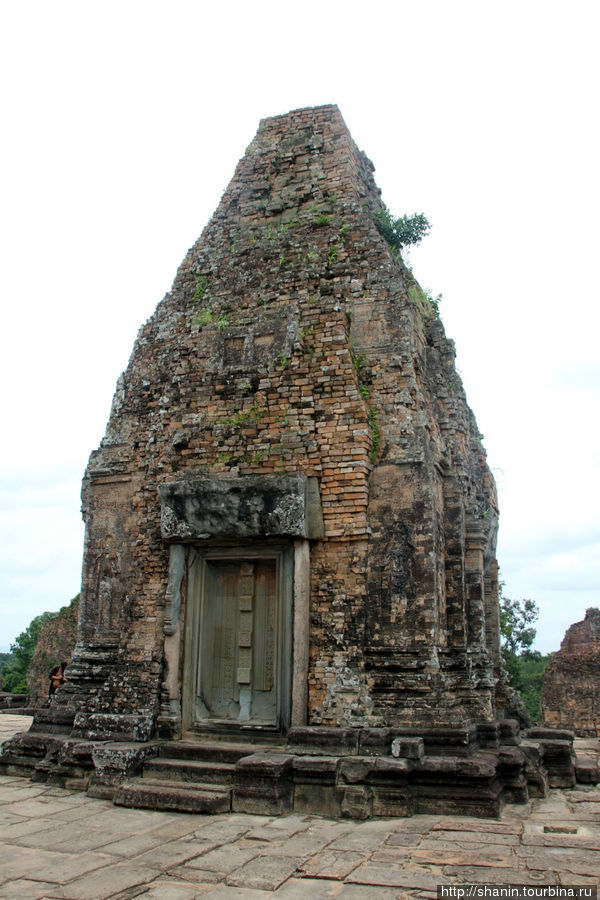 Пирамида с прангами — Бантей Самре Ангкор (столица государства кхмеров), Камбоджа