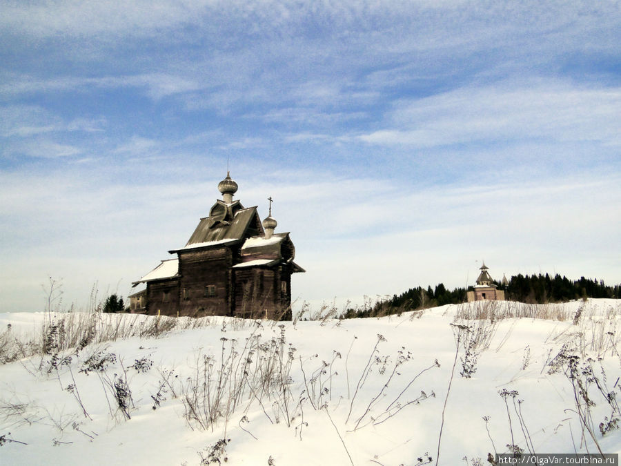 Церковь старая на косогоре Хохловка, Россия