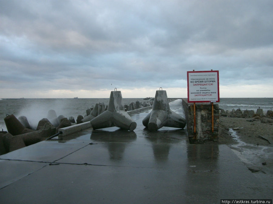 вход на Северный мол Балтийск, Россия
