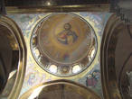 Купол Кафоликона.
В куполе помещено мозаичное изображение благословляющего Пантократора в окружении Божьей Матери, Св. Иоанна Предтечи, архангелов Михаила и Гавриила, 12 святителей.