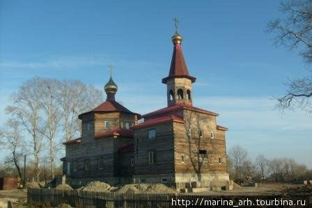 Новая строящаяся церковь Архара, Россия