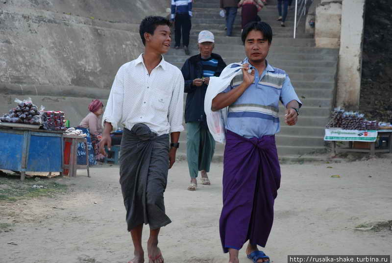 Национальная одежда «лоунжи» Мьянма