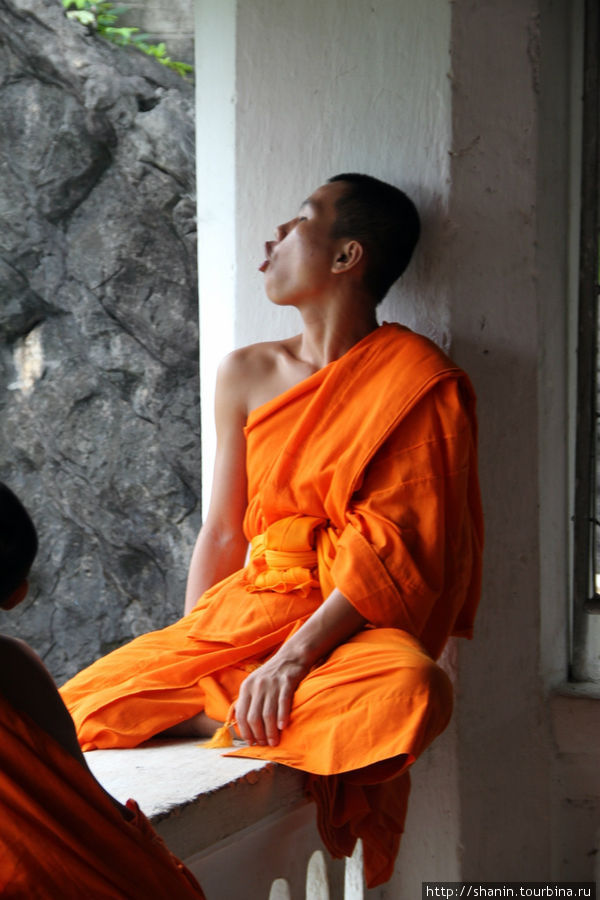 Курящий монах Луанг-Прабанг, Лаос