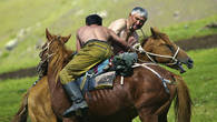 Аударыспак — «перевертыш» — спортивное состязание борцов на конях, цель которого скинуть противника с седла. Проводится весной и символизирует собой смену времени года в природе.