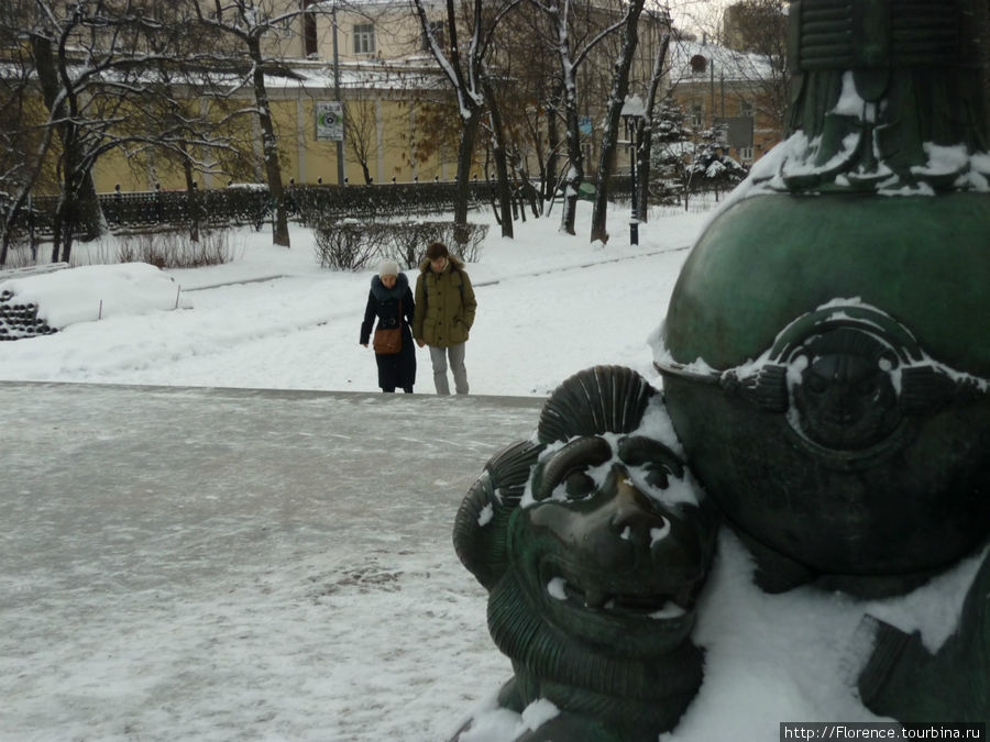 Последний бульвар — Гоголевский. Взгляд от памятника Гоголю Москва, Россия