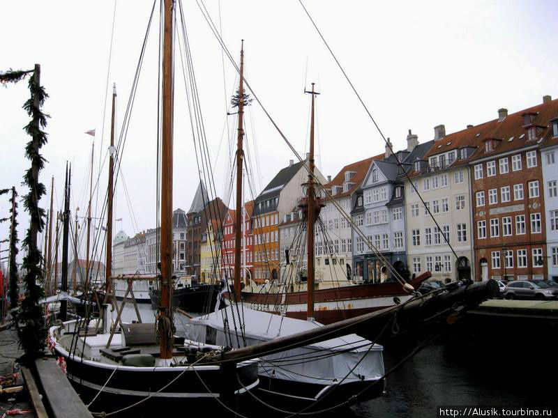 Кораблики — примета Ньюхавна для туристов Копенгаген, Дания