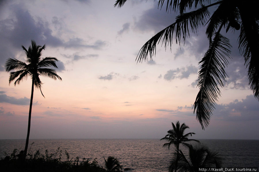 Закат на побережье Вагатор, Индия