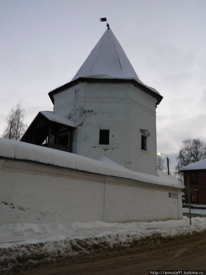 Северо-западная башня Трифонова монастыря Киров, Россия