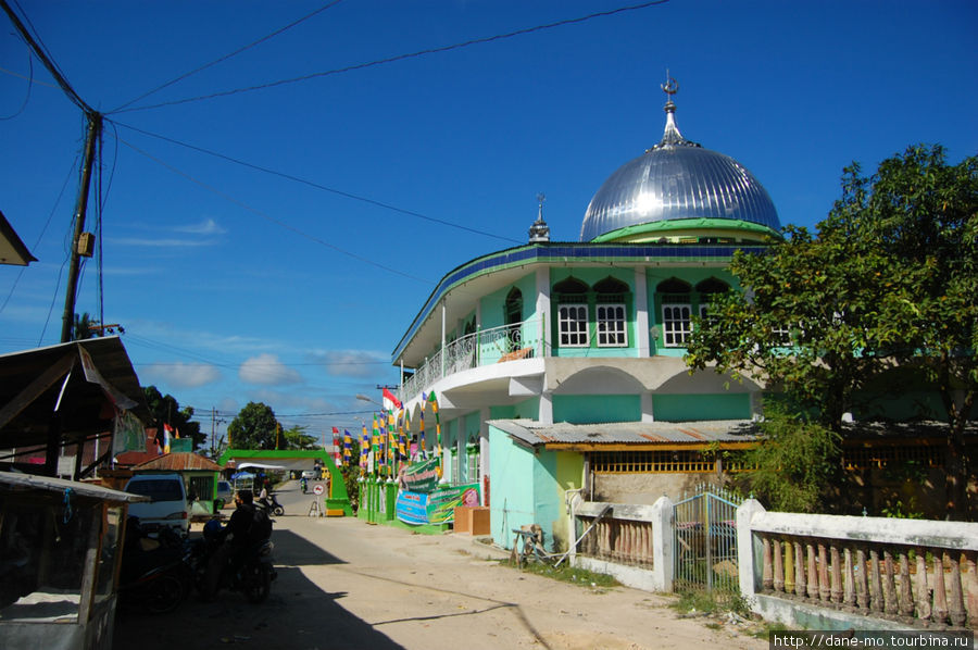 Самый западный город острова Папуа Соронг, Индонезия