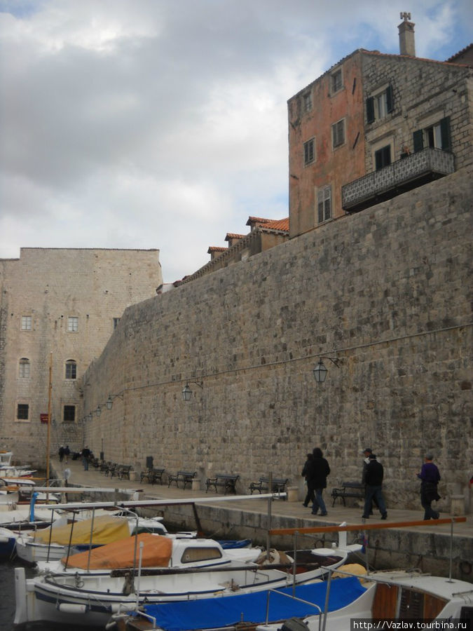 У стены Дубровник, Хорватия