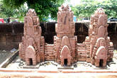 Модель самого знаменитого храма Лопбури — Пранг Сам Йот
