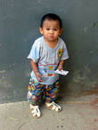 Янгон. Его папа делает и продает бетель.