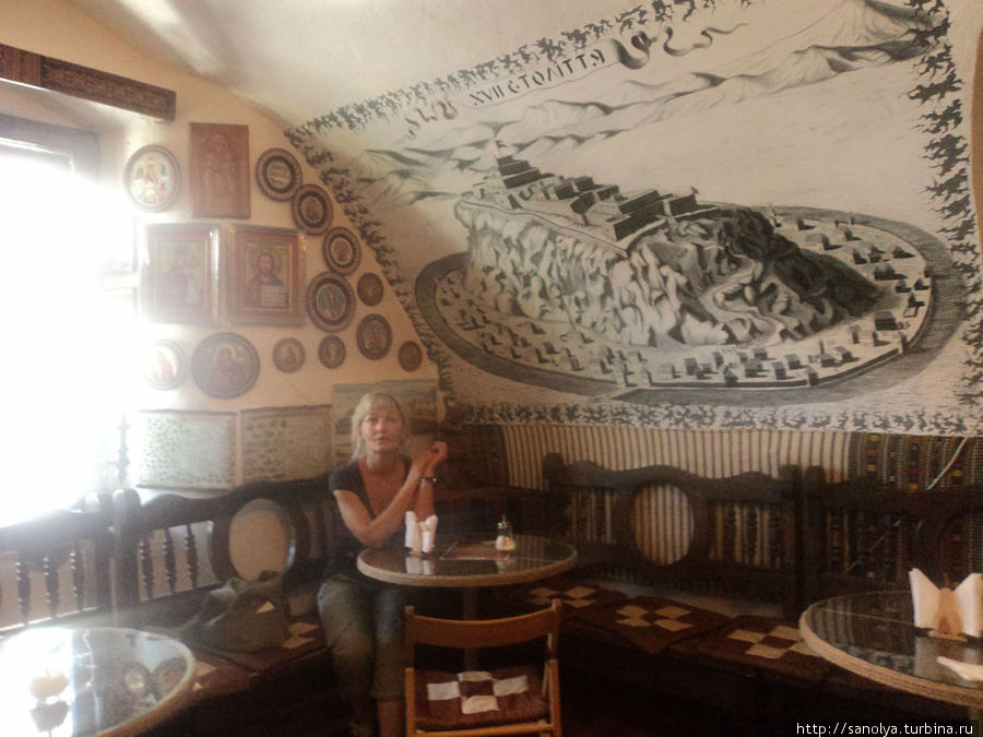 Кафешка на территории Мукачевского замка Львов, Украина