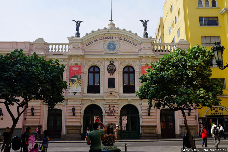Здание первой почты Лима, Перу