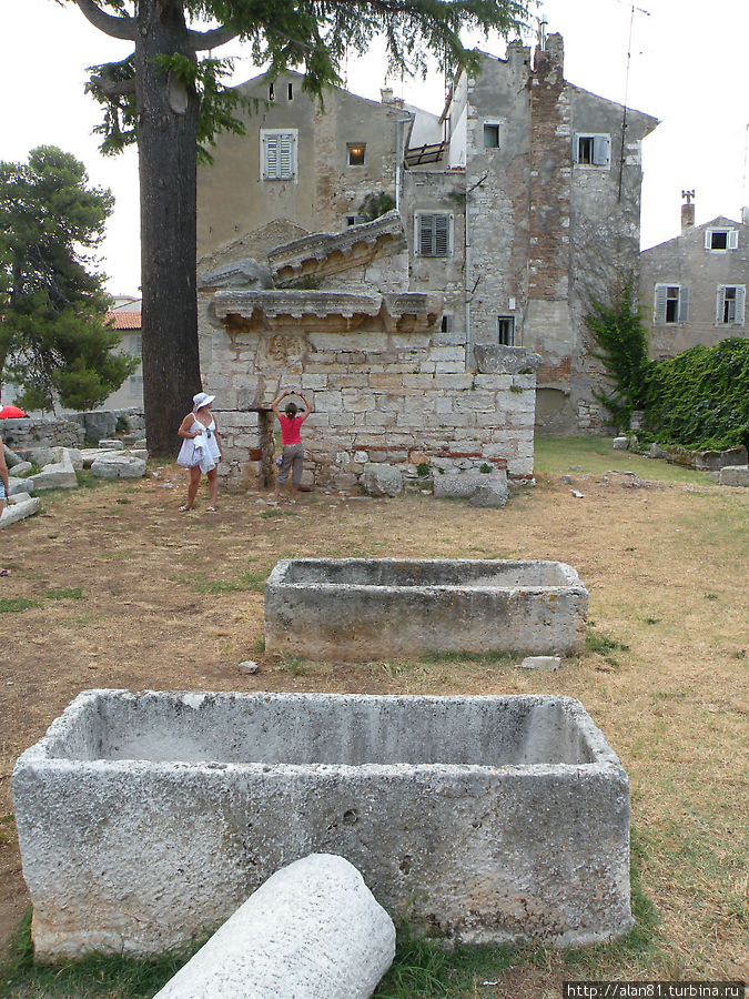 Руины храма Нептуна Пореч, Хорватия