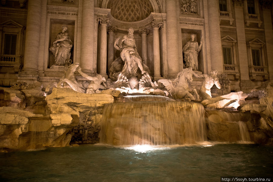 Конечной точкой прогулки стал фонтан Треви. Несмотря на время года, Рим также прекрасен и впечатляющ. Рим, Италия
