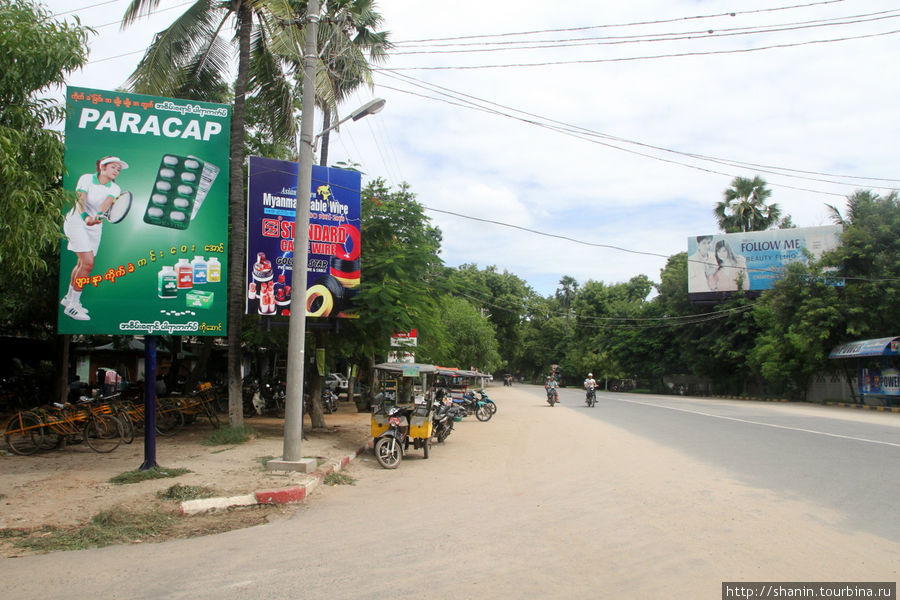 Поворот с центральной улицы Монивы к автовокзалу Монива, Мьянма