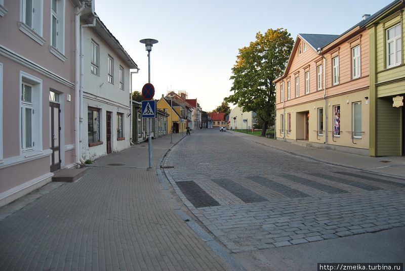 Безлюдный улочки Хаапсалу, Эстония