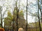 Храм Спас-на-Крови со стороны Михайловского сада, сквозь первую зелень листвы.