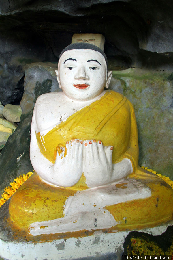 Будда в Слоновьей пещере Ванвьенг, Лаос