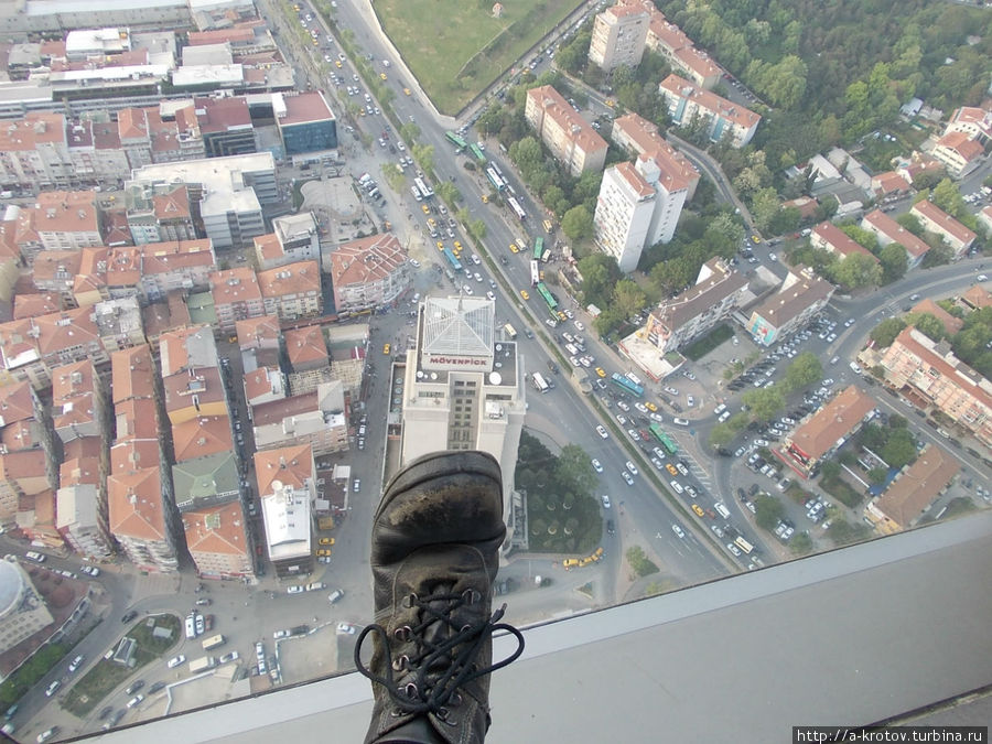 если ботинком упереться в стекло, получается вот так Стамбул, Турция