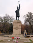 Кишинев. Памятник Штефану чел Маре — молдавскому властителю.