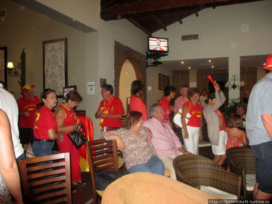 В нашем отеле празднуют победу! Репортаж по горячим следам Марбелья, Испания