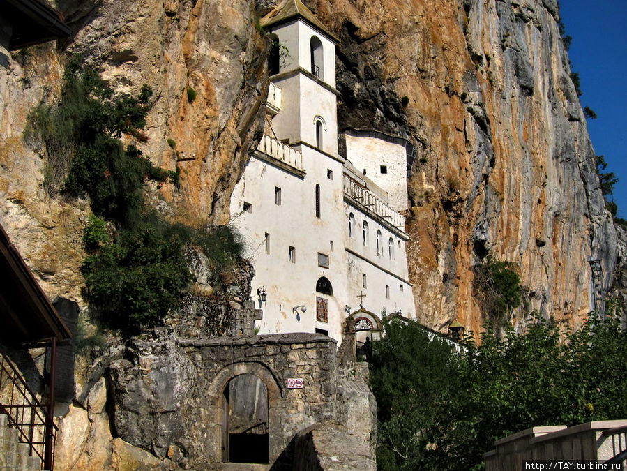 Горный монастырь Осторог монастырь Острог, Черногория