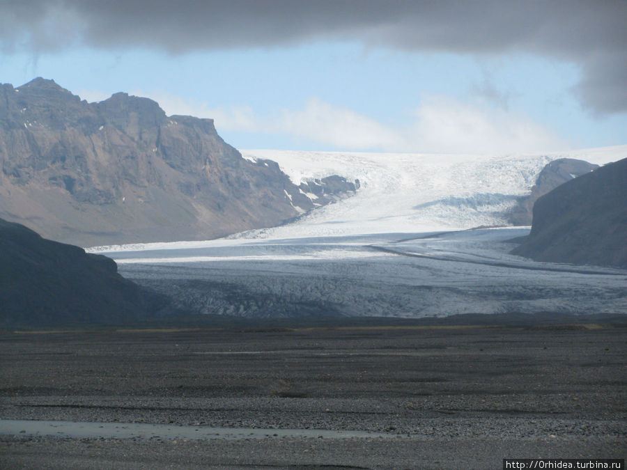 частенько прямо к трассе подходят сползающие ледники Южная Исландия, Исландия