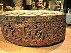 Камень Тисок — изображает сражение, подобное представлению гладиаторов древнего мира.