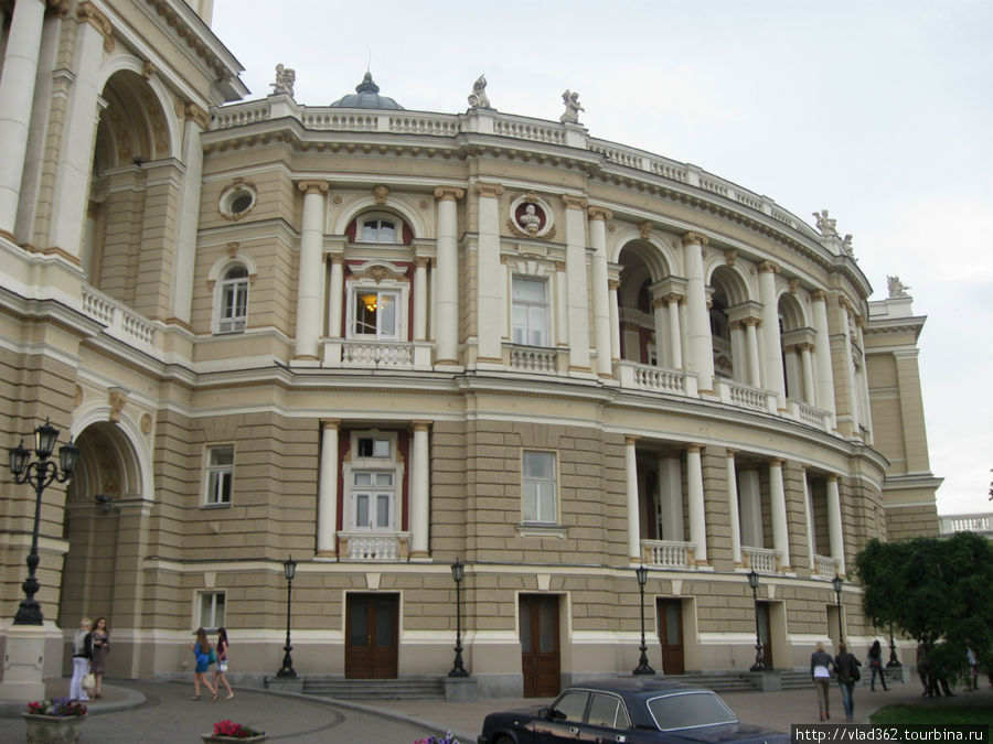Оперный театр днем... Одесса, Украина