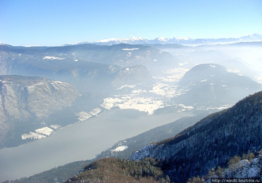 Вид с горнолыжного центра Вогель. Юлийские Альпы, Словения