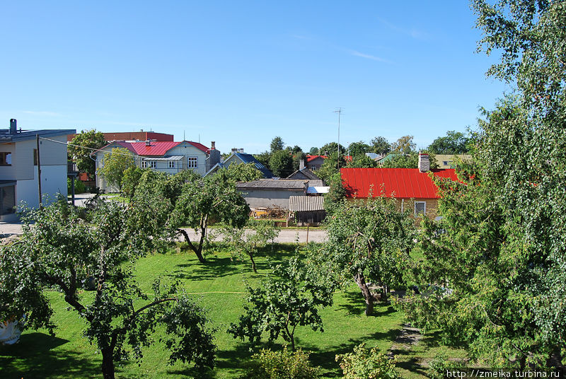 Вид с него на соседские участки Хаапсалу, Эстония