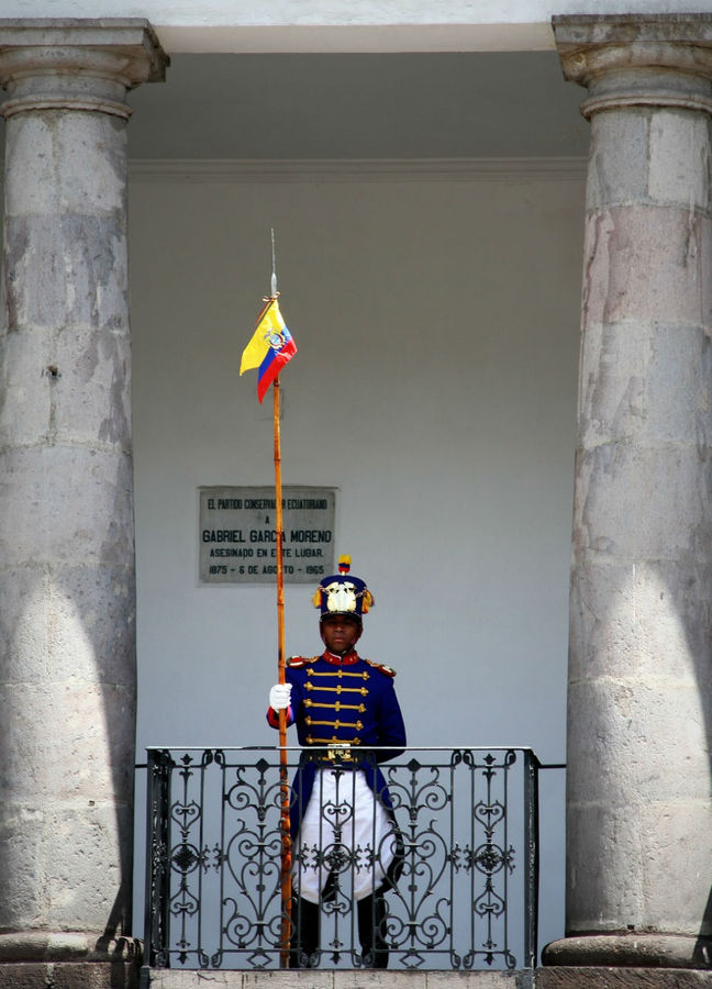 Репортаж с церемонии смены почетного президентского караула Кито, Эквадор