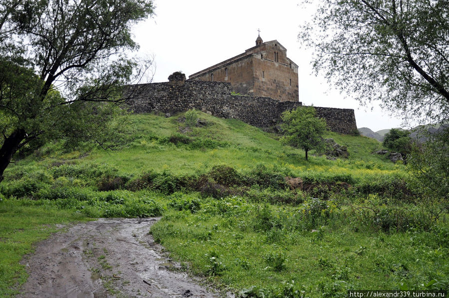 Монастырь Ласточки Цицернаванк, Азербайджан