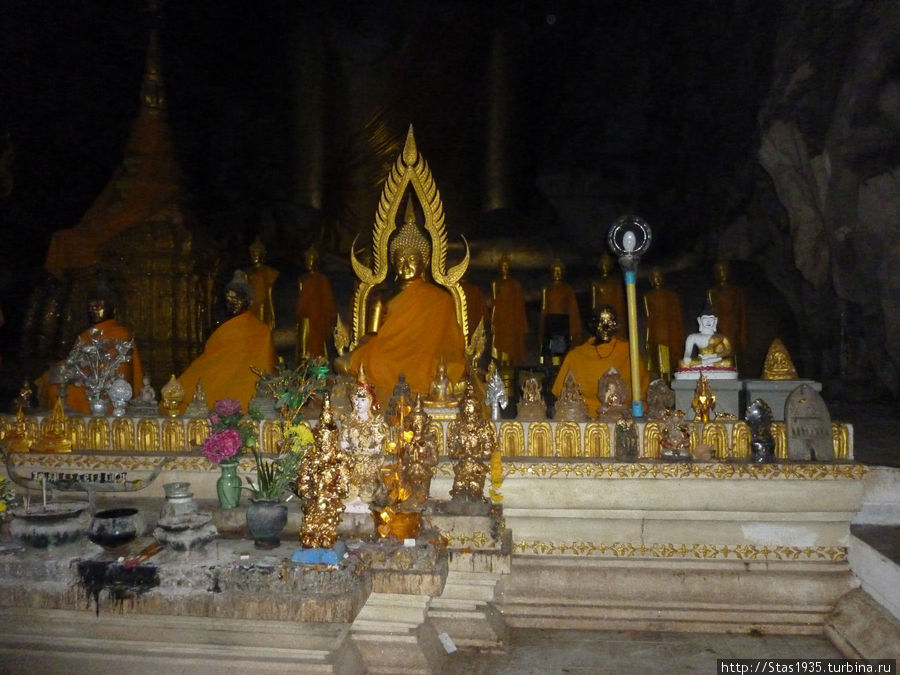 Храм  в пещере Tubtao Cave. Паттайя, Таиланд