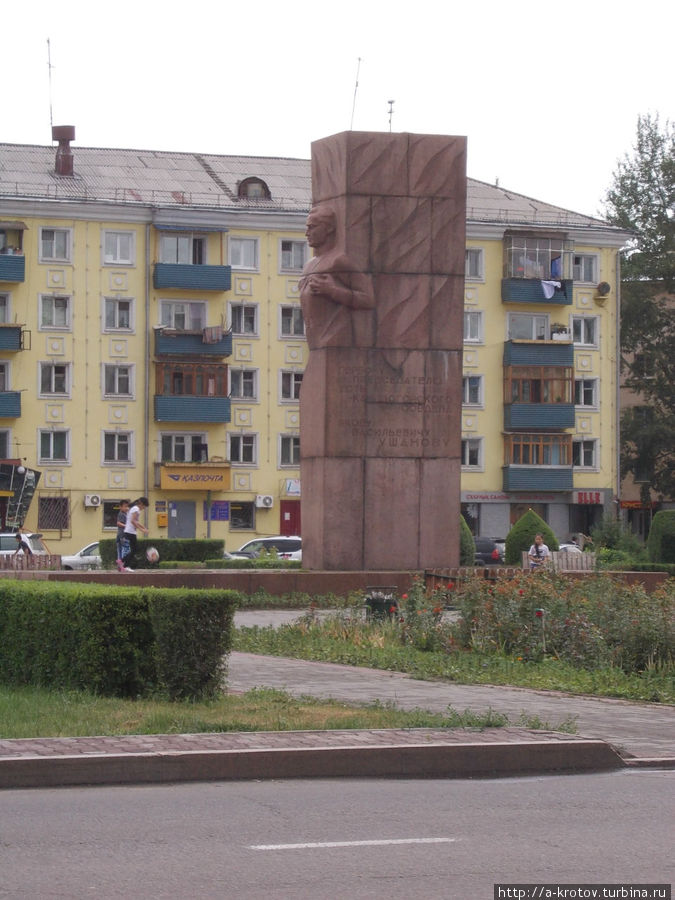 Это не Ленин, а местный деятель 1920-х годов Усть-Каменогорск, Казахстан