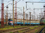 Электропоезда идут не только до Изюма, а дальше в города Донбасса. В частности Горловку и Дебальцево.