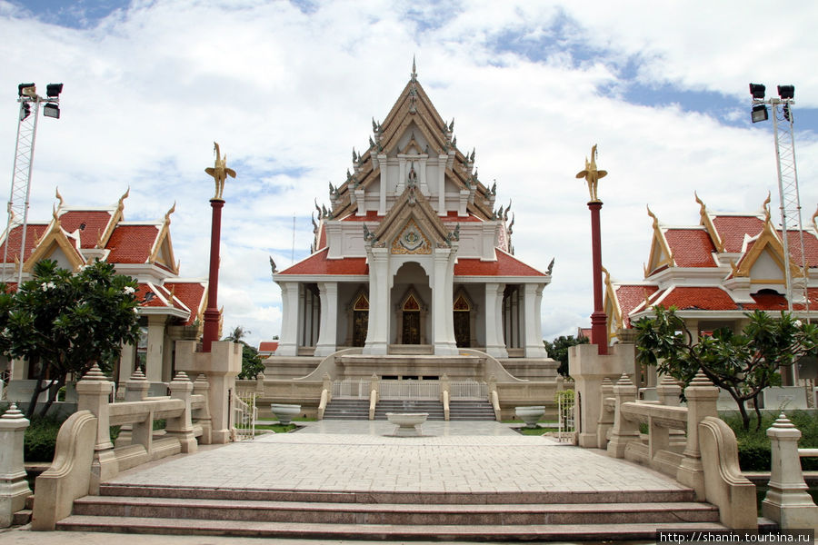 Крайока. Храм в Чонбури. Чонбури. Wat Suwan Khiri Khet.