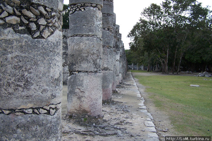 Группа тысячи колонн Чичен-Ица город майя, Мексика