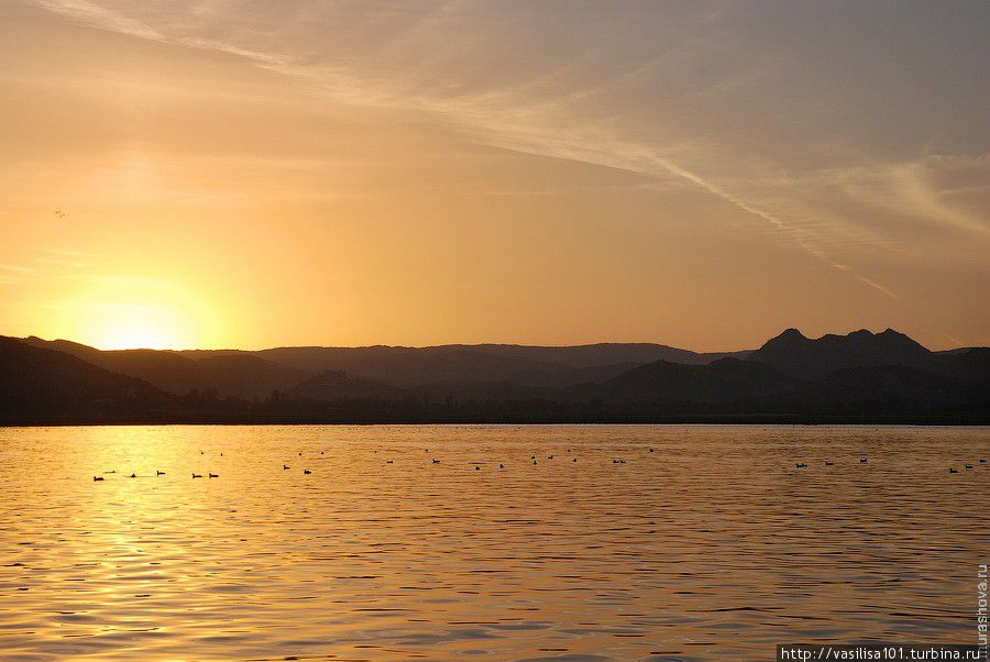 Удайпур - Золотой закат на озере Пичола Удайпур, Индия