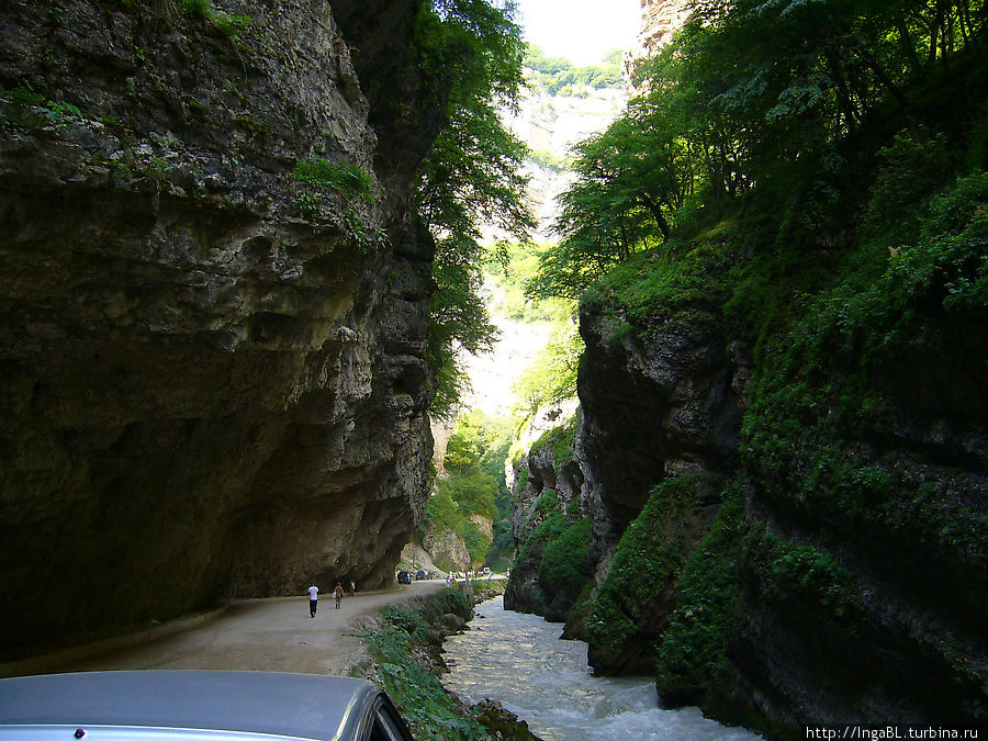 На въезде  в Чегемские водопады Кабардино-Балкария, Россия