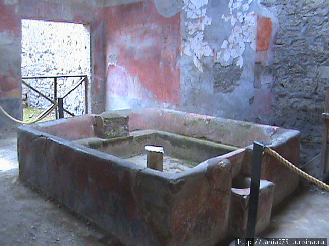 Ванна прачечной. Помпеи, Италия