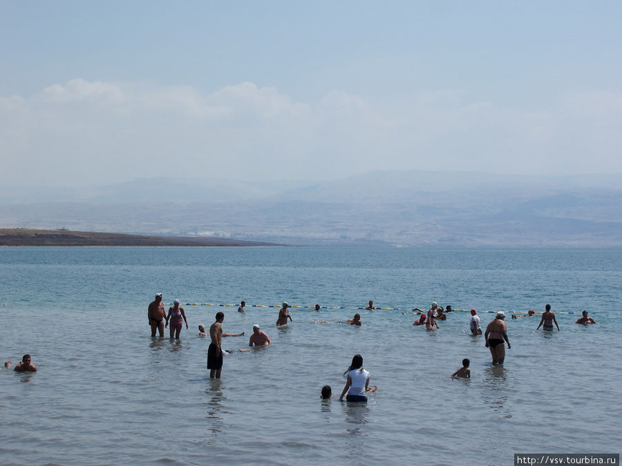 На пляже Мёртвого моря Иерусалим, Израиль