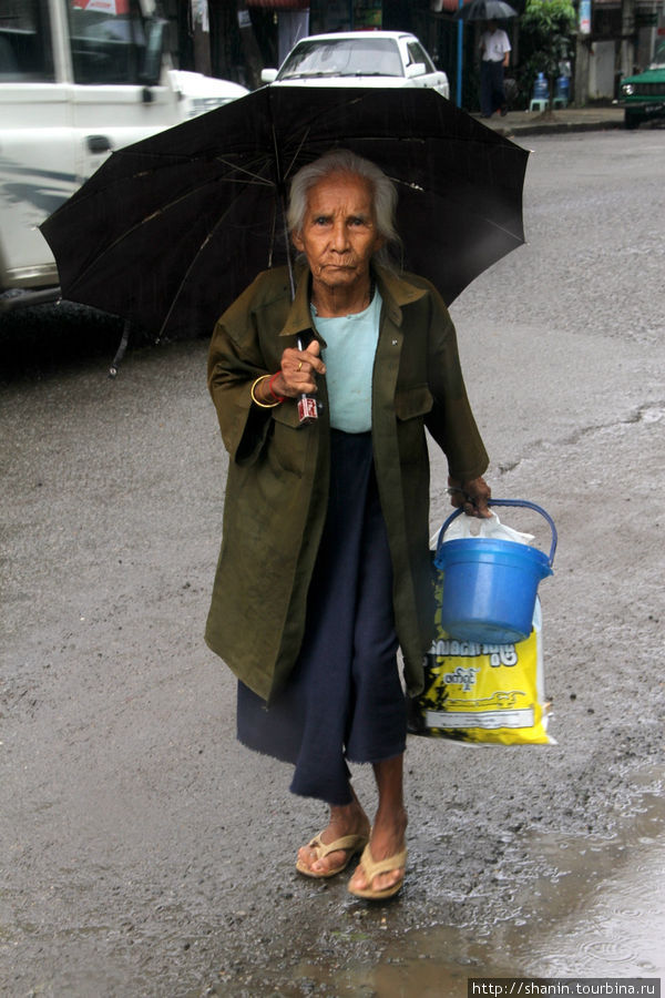 Пенсионерка Янгон, Мьянма