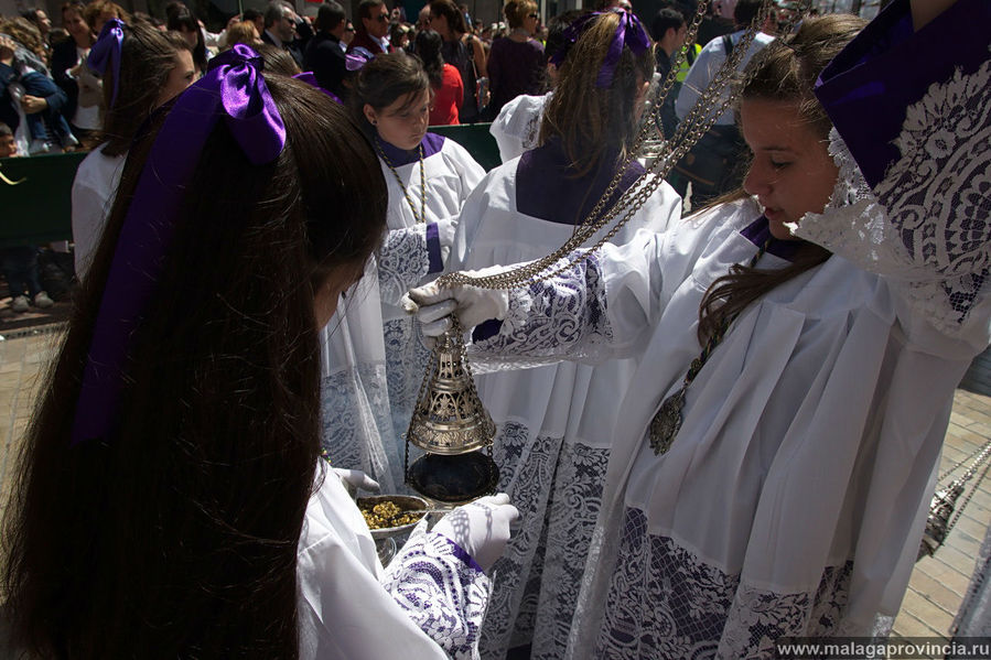 Женщины и дети. Дань традиции. Страстная неделя Малага, Испания