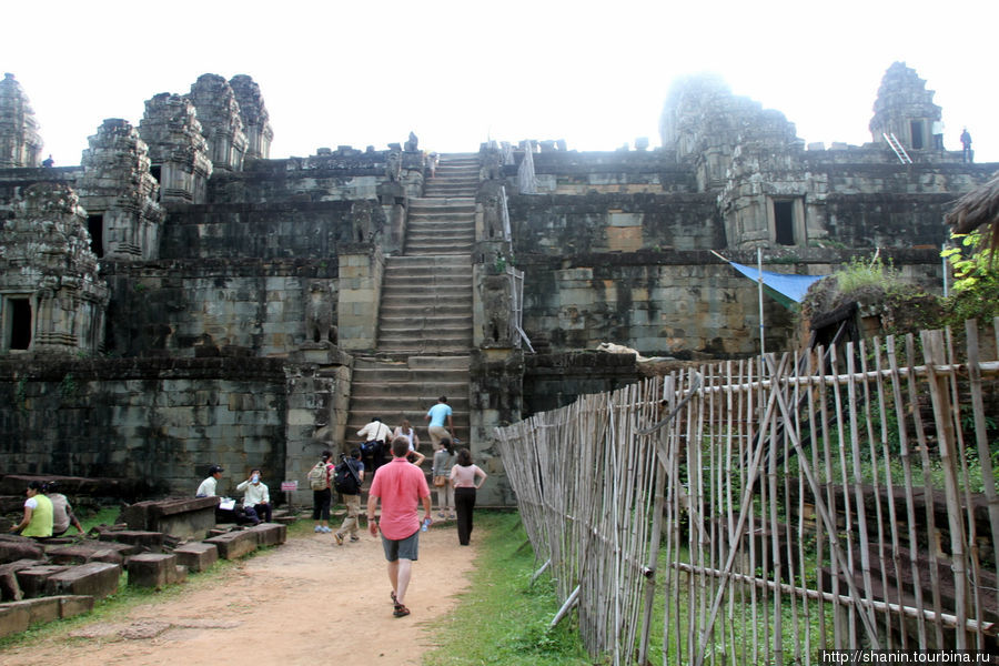 Храм Шивы - Пхном Бакхенг Ангкор (столица государства кхмеров), Камбоджа