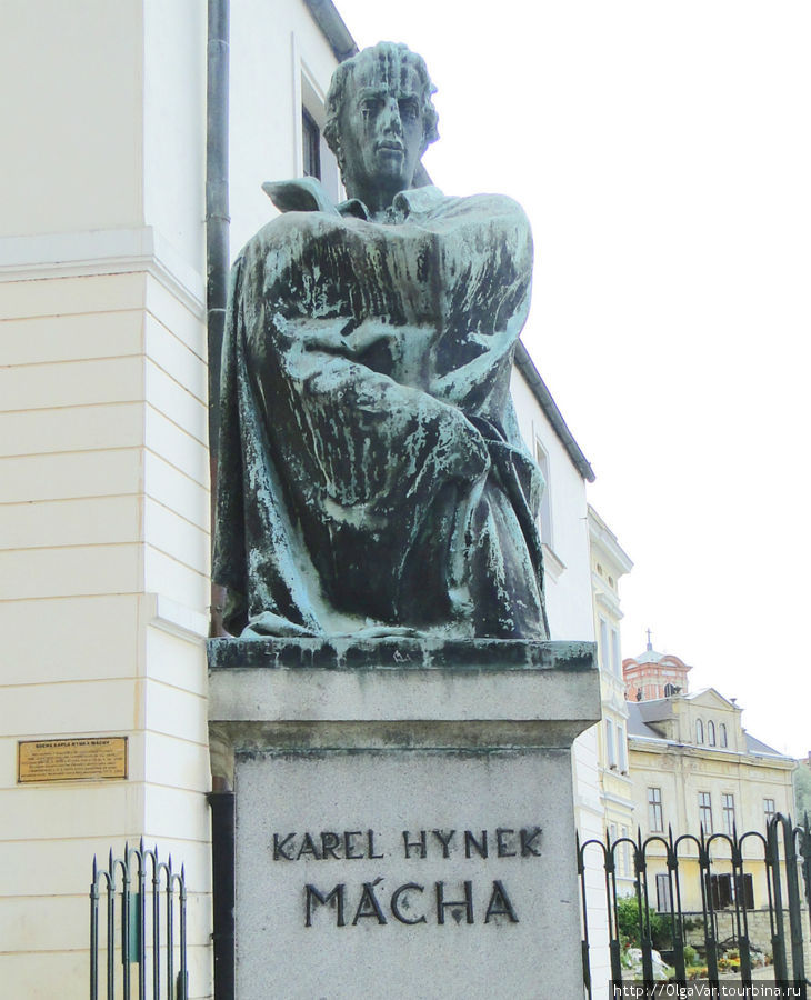В Литомержице провел свои последние дни чешский поэт Карел Маха (1810-1836), неожиданно скончавшийся в возрасте 26 лет Литомержице, Чехия